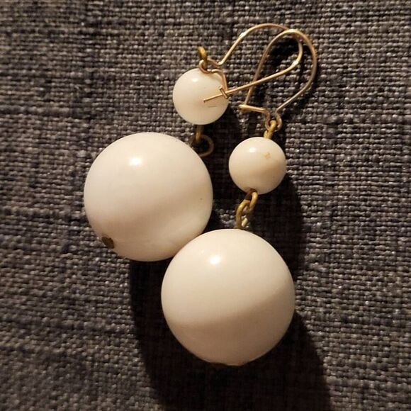 Vintage White Beaded Earrings - Picture 1 of 2